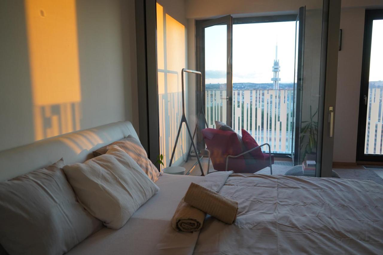 Cloud 17 - Luxury City View Top Floor Apartment For Nomads In Prague Center — Photos 2